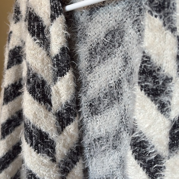 August Silk Light Fuzzy Jacket - Picture 3 of 4